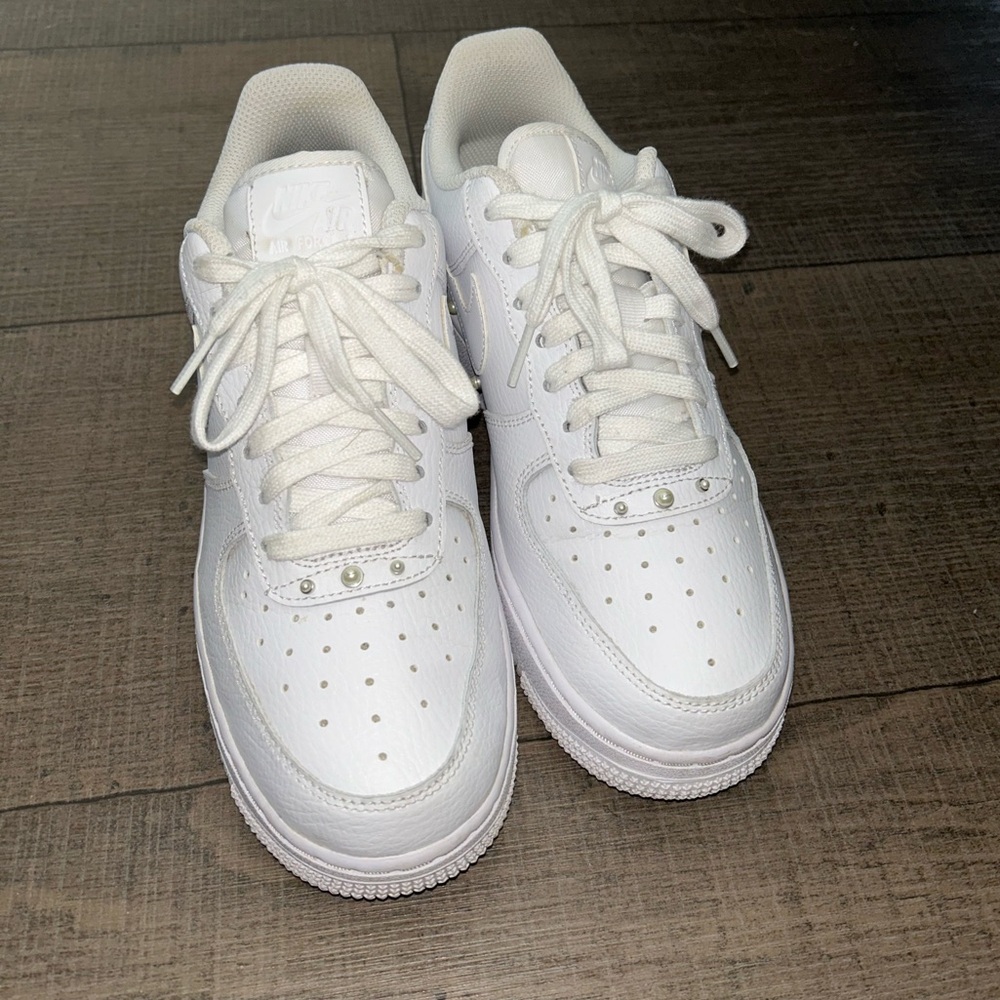 White Nike Air Force 1